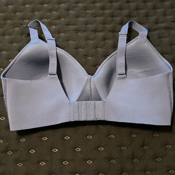 DKNY 32D bra New condition wireless blue invisible - Picture 4 of 9